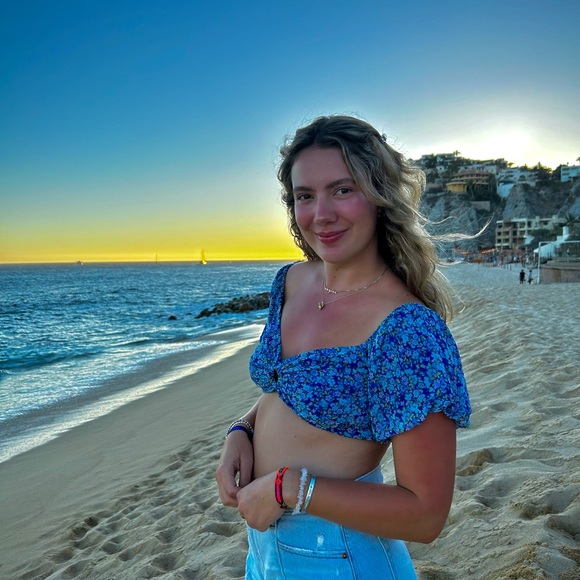 Meet your Posher, Emma - Picture 2 of 2